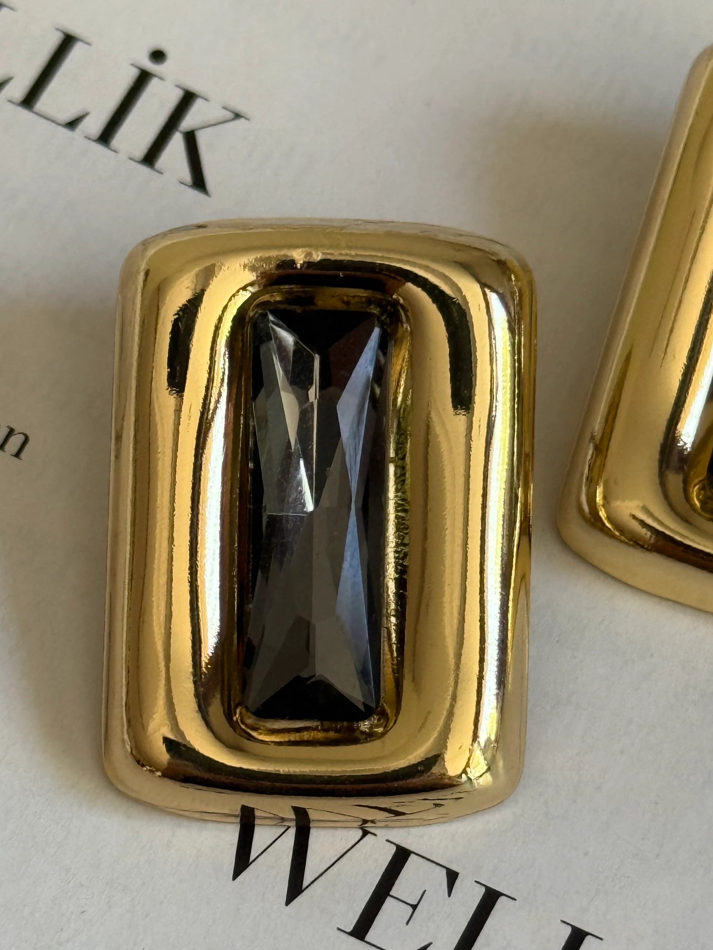 Gold Rengi Renkli Taşlı Dikdörtgen Model Kadın Küpe