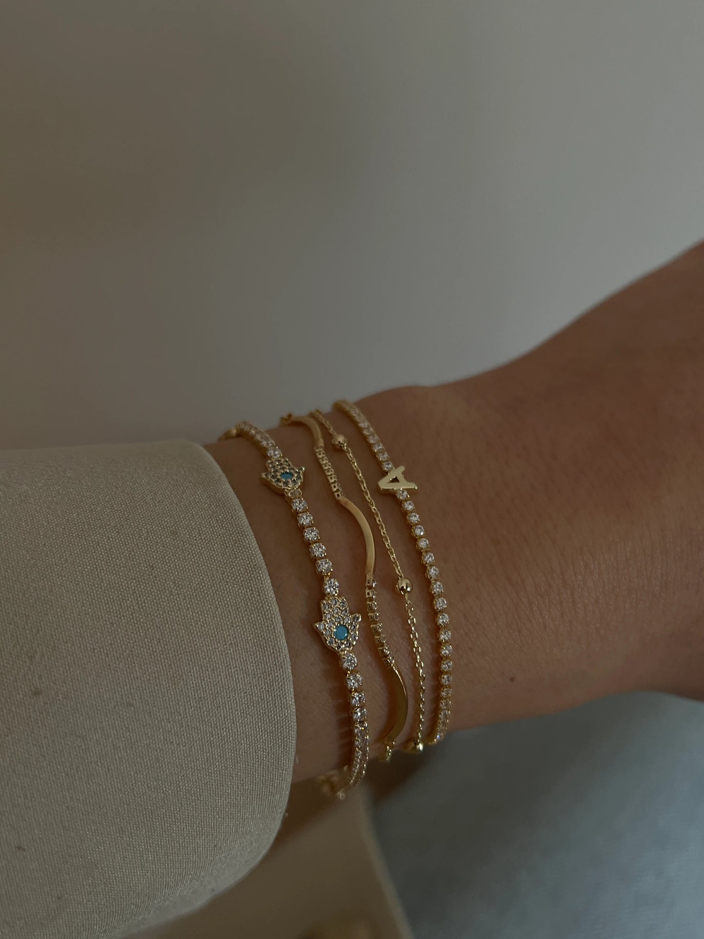 Gold Rengi Zirkon Taşlı Harf Kadın Bileklik