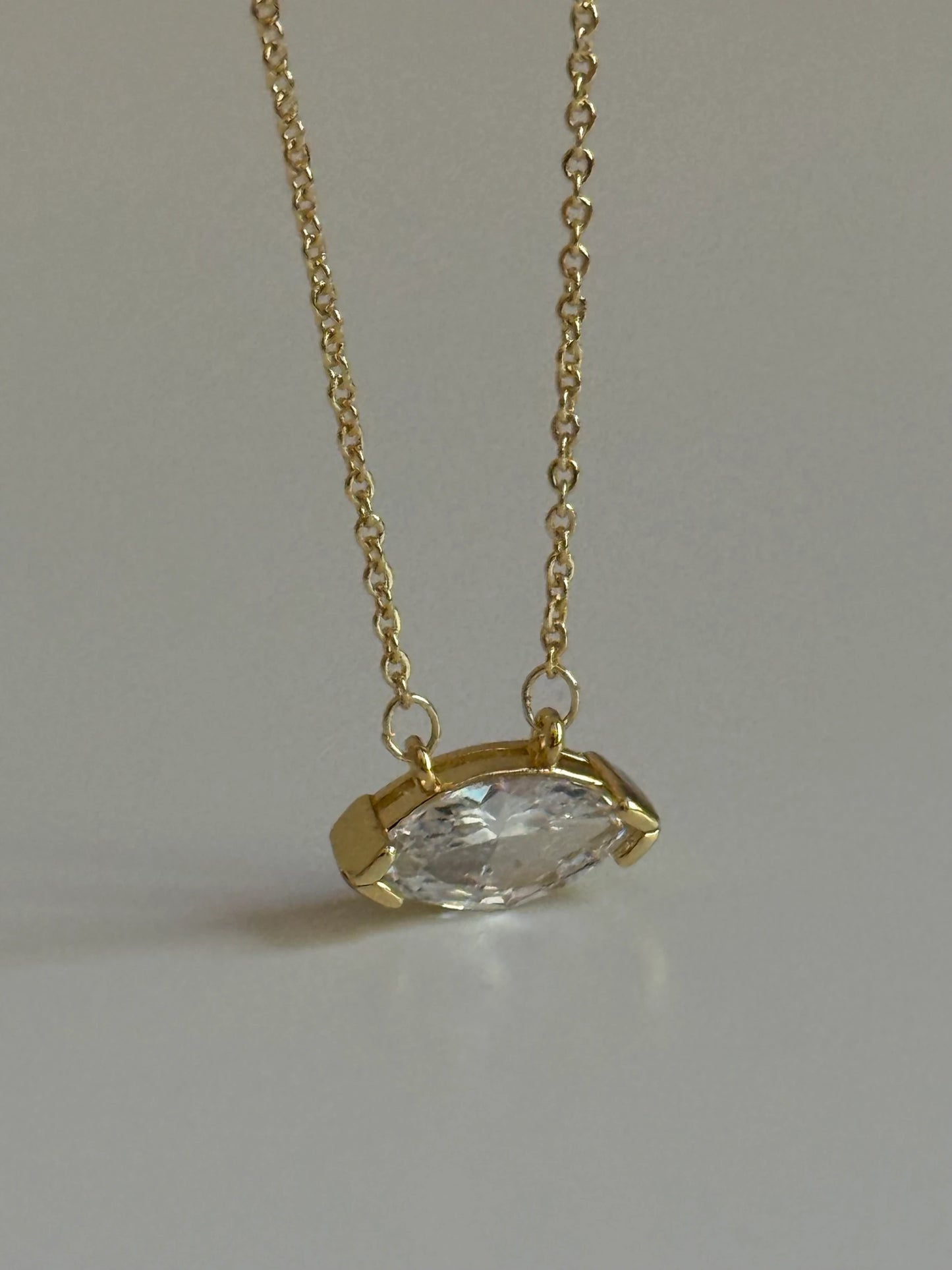 Gold Rengi Markiz Model Kadın Kolye