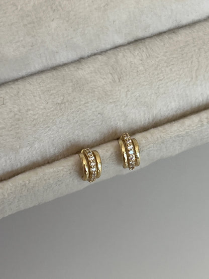 Gold Rengi Zirkon Taşlı Üç Sıra Kadın Minimal Küpe