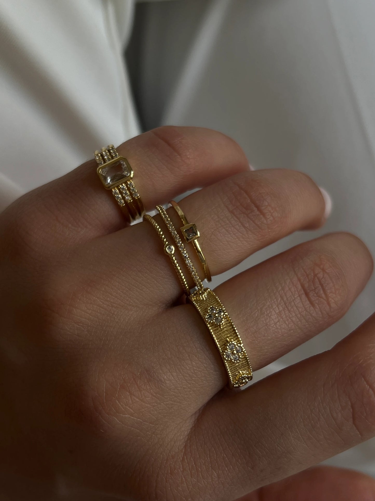 Gold Rengi Baget Zirkon Taşlı Serçe Parmak Kadın Yüzük