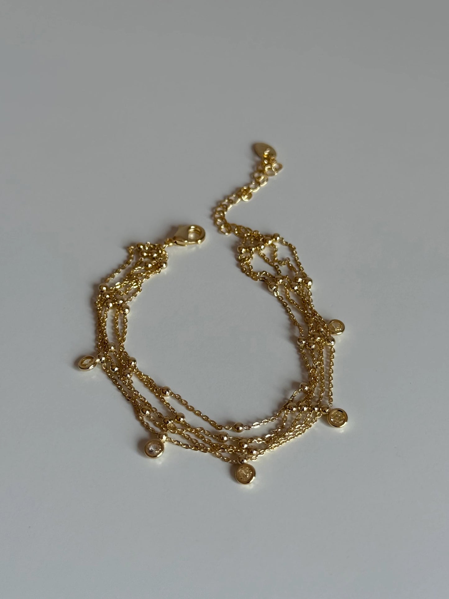 Gold Rengi Beş Sıra Yuvarlak Sallantılı Kadın Bileklik