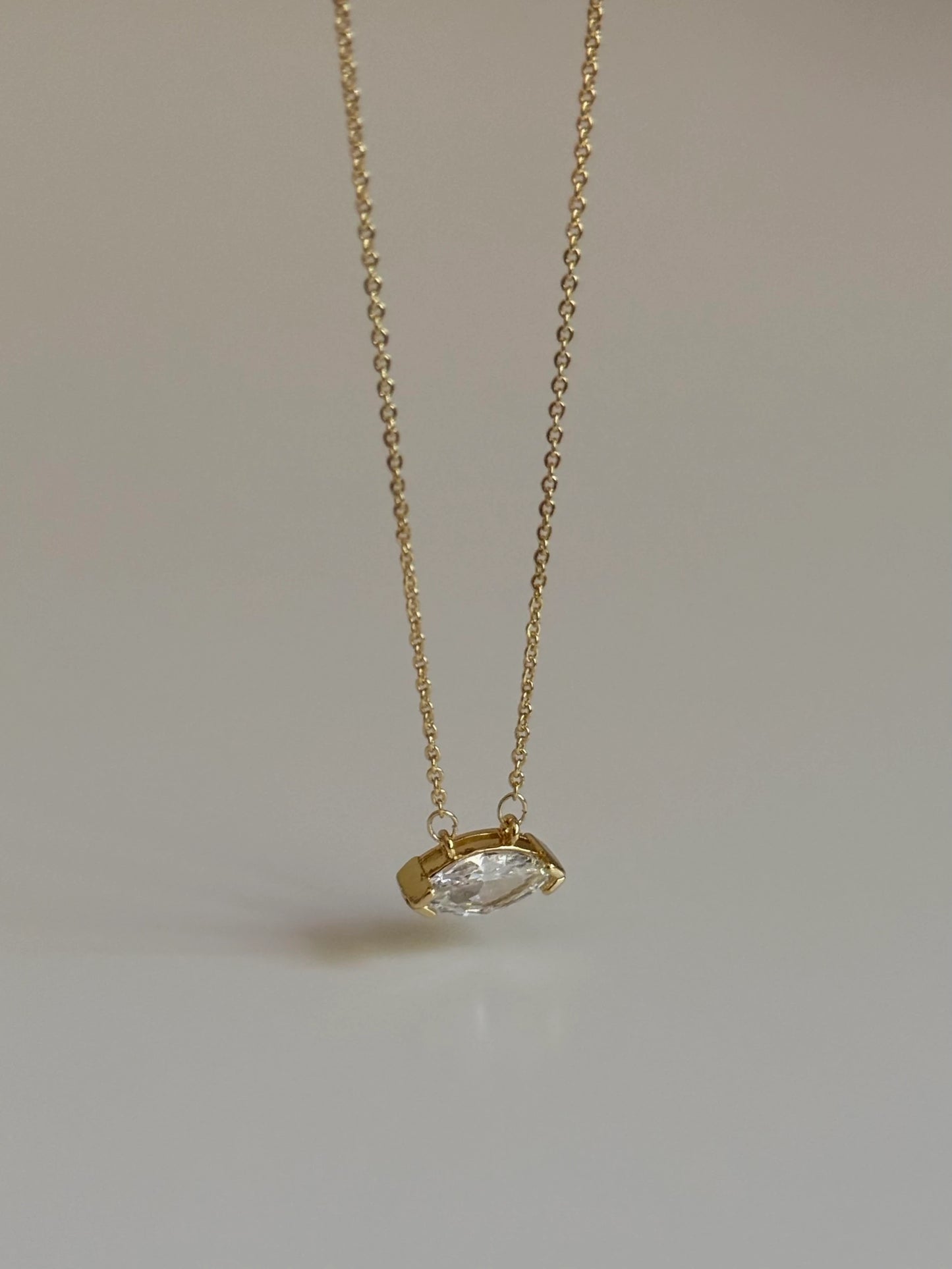 Gold Rengi Markiz Model Kadın Kolye