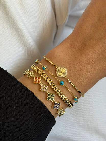 Gold Rengi Küp Küp Zincirli Yonca Model Kadın Bileklik