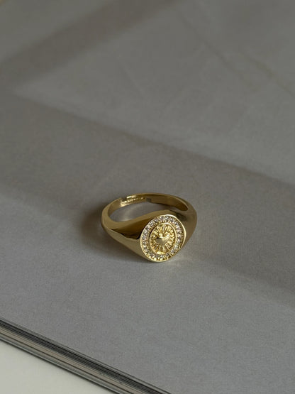 Gold Rengi Kalp Figürlü Taşlı Kadın Yüzük