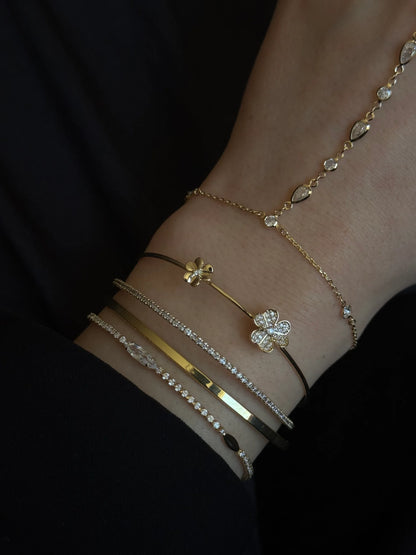 Gold Rengi Çiçek Model İki Sıra Kadın Kelepçe Bileklik