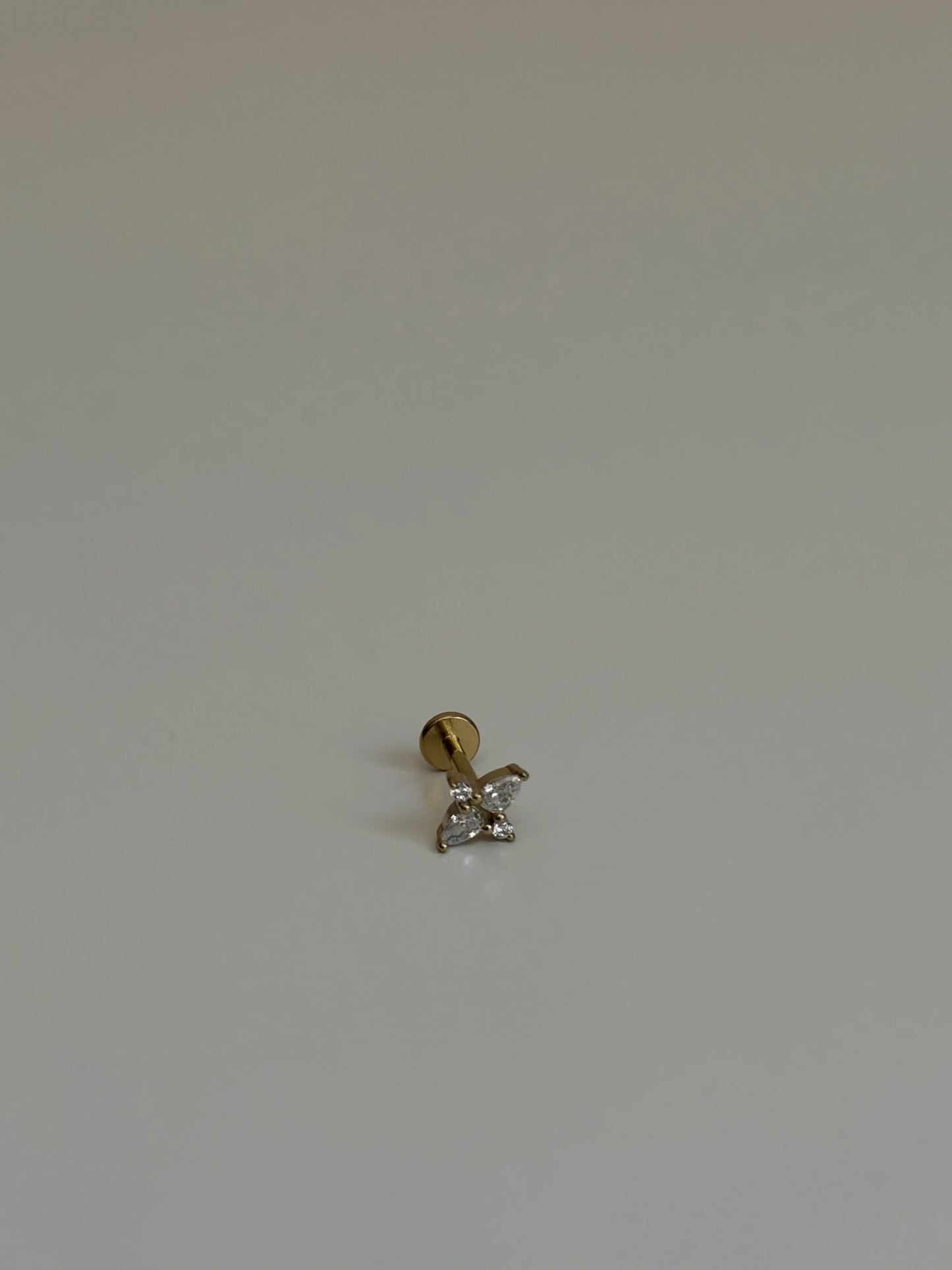 Gold Rengi Taşlı Çelik Piercing