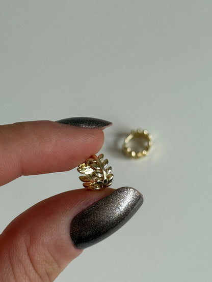 Gold Rengi Yaprak Model Minimal Kadın Küpe