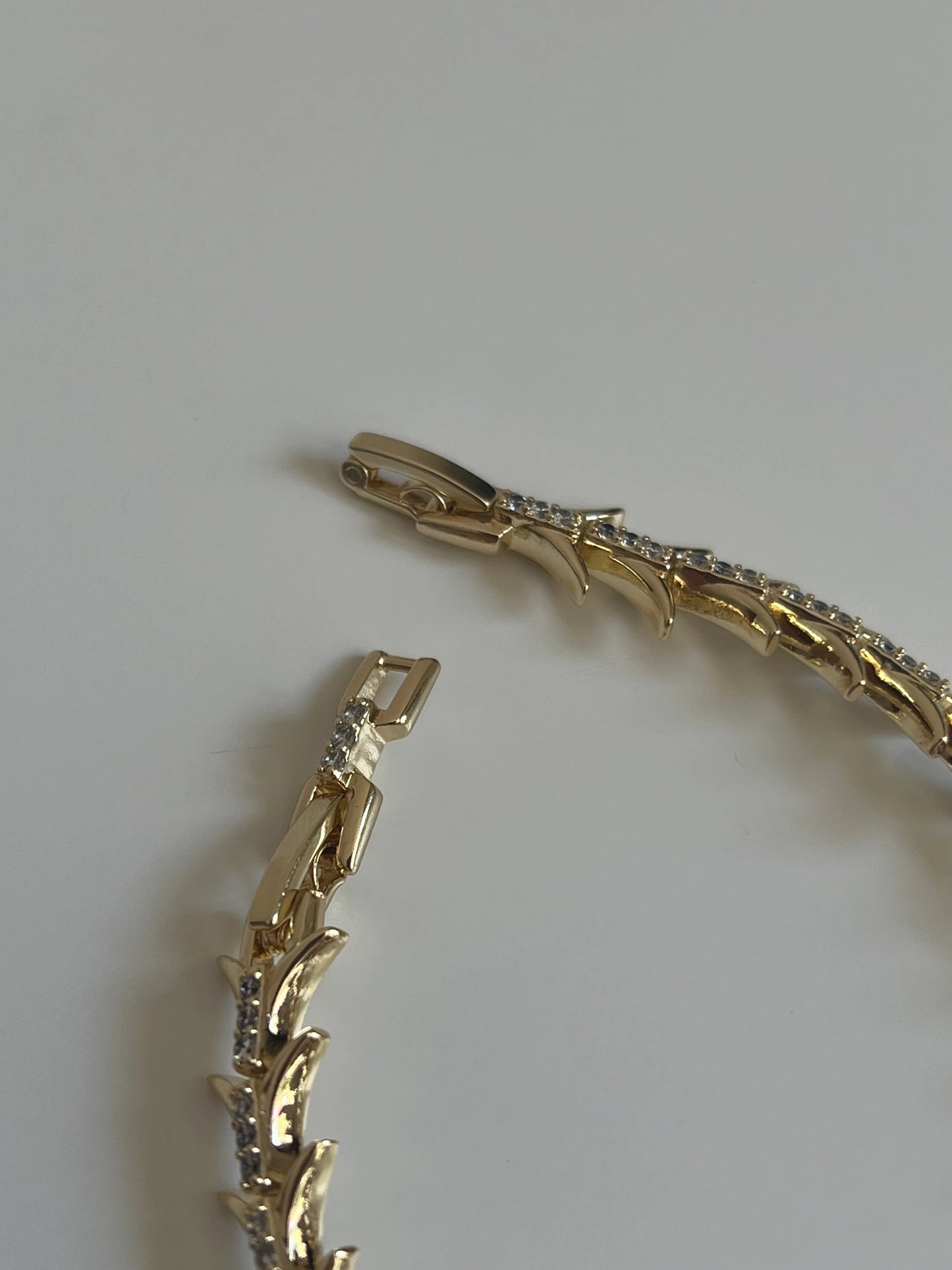 Gold Rengi Zirkon Taşlı Kadın Bileklik