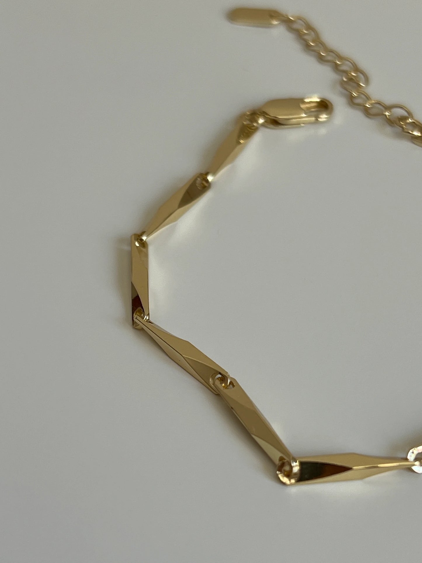 Gold Rengi Burgu Model Kadın Bileklik