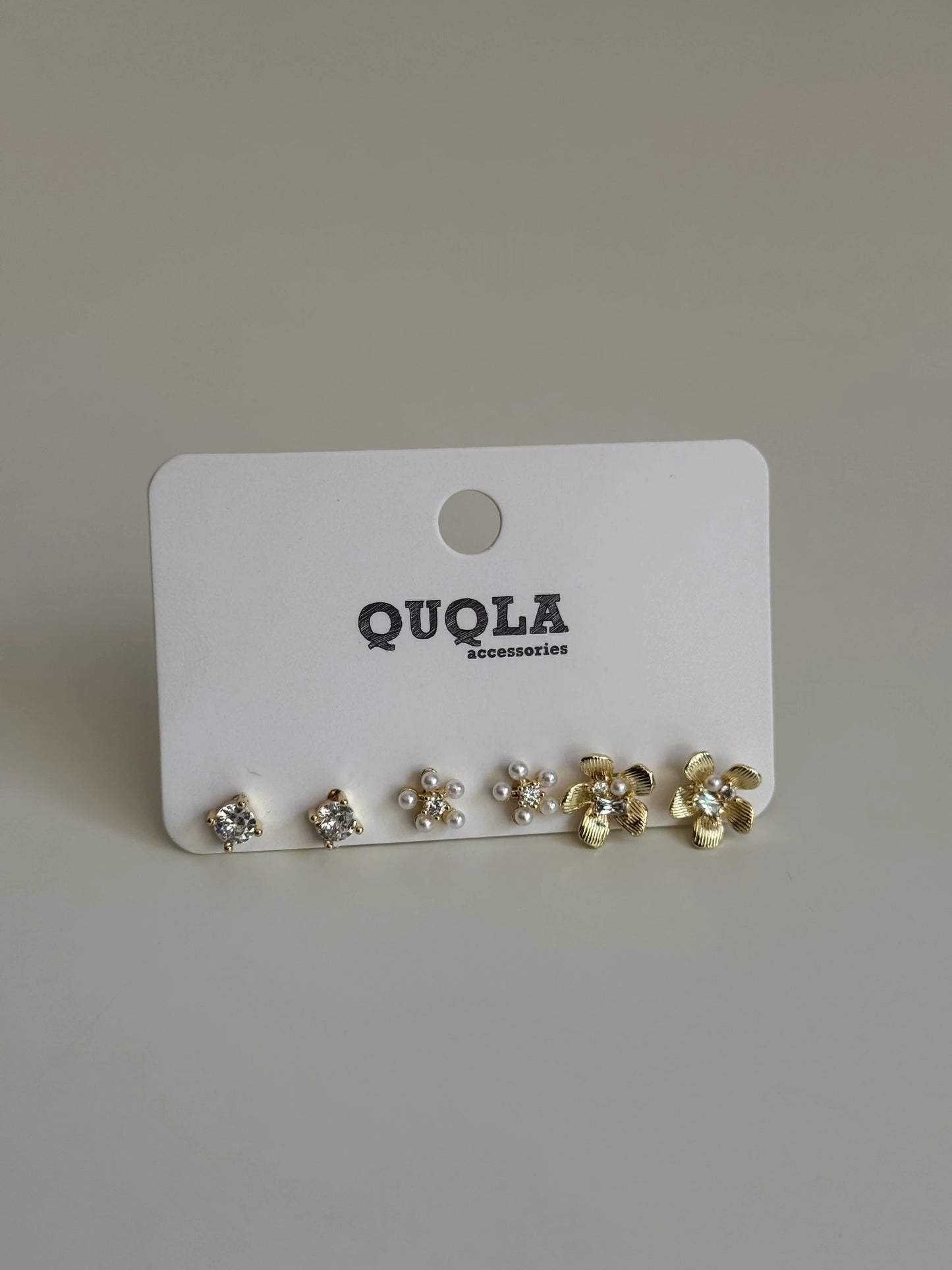 Gold Rengi Çiçekli Set Küpe