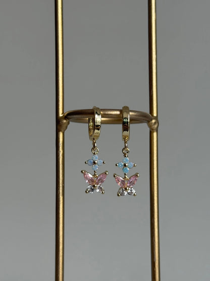 Gold Rengi Mavi&Pembe Taşlı Çiçek Ve Kelebek Sallantılı Kadın Küpe