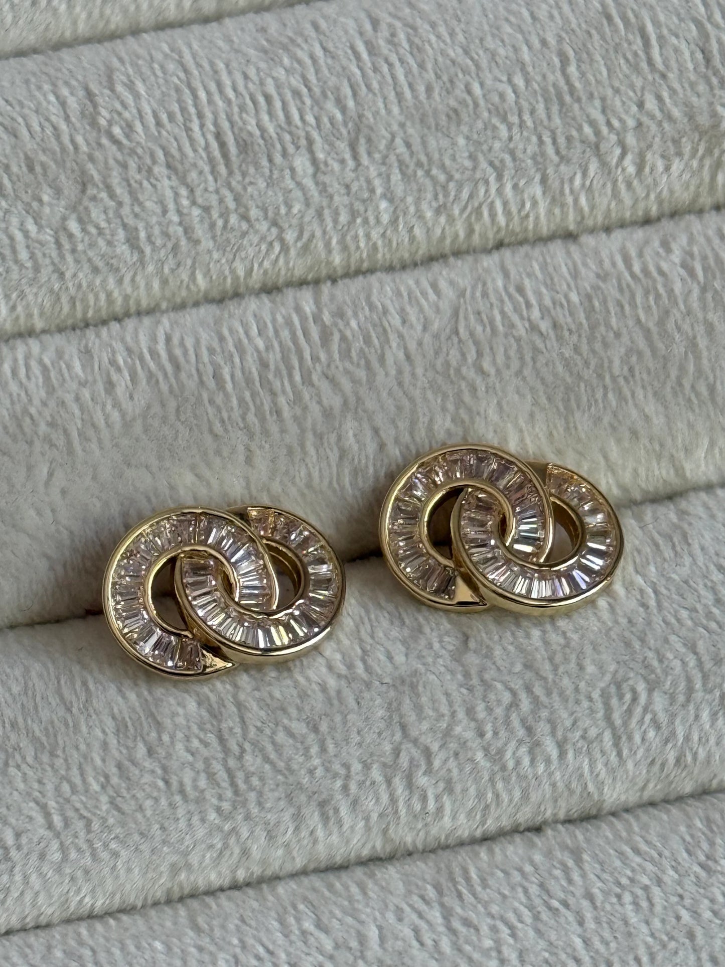 Gold Rengi Baget Taşlı İç İçe Yuvarlak Model Kadın Küpe