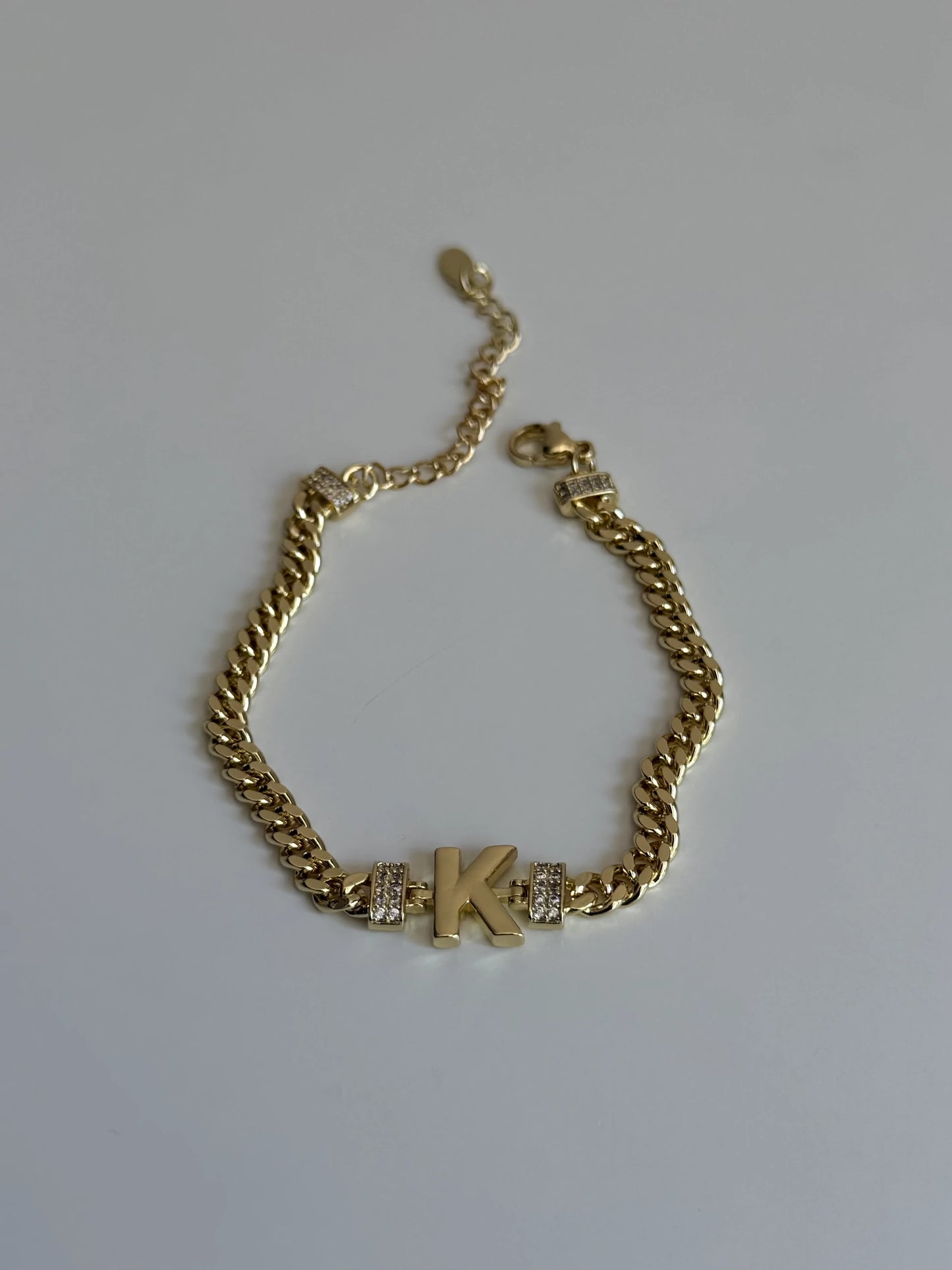 Gold Rengi Zincir Model Harfli Kadın Bileklik
