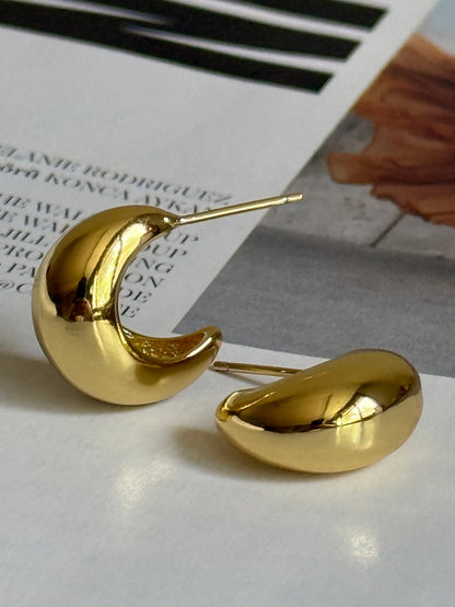 Gold Rengi Kalın Yarım Halka Kadın Küpe