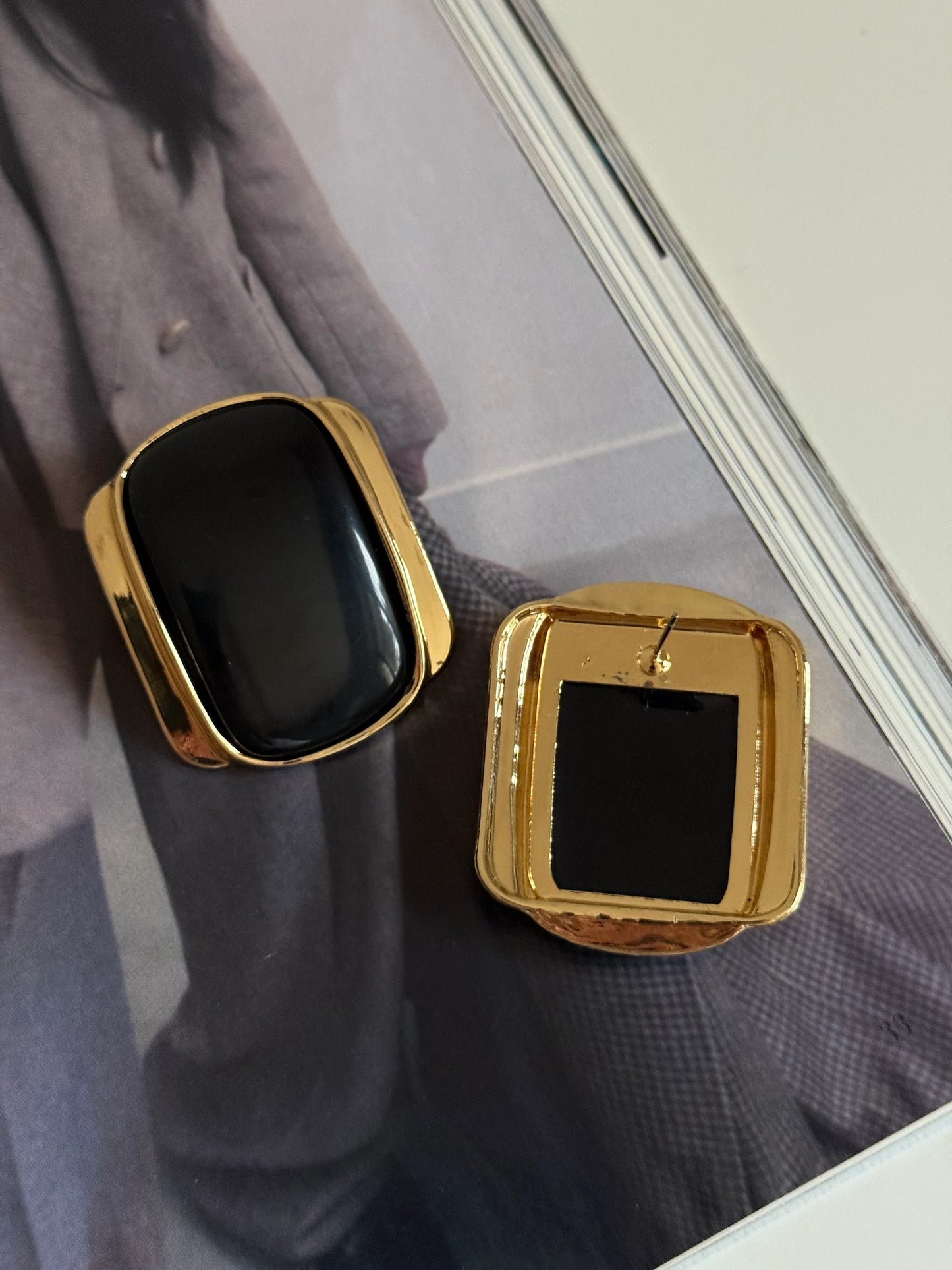 Gold Rengi Dikdörtgen Model Kadın Küpe