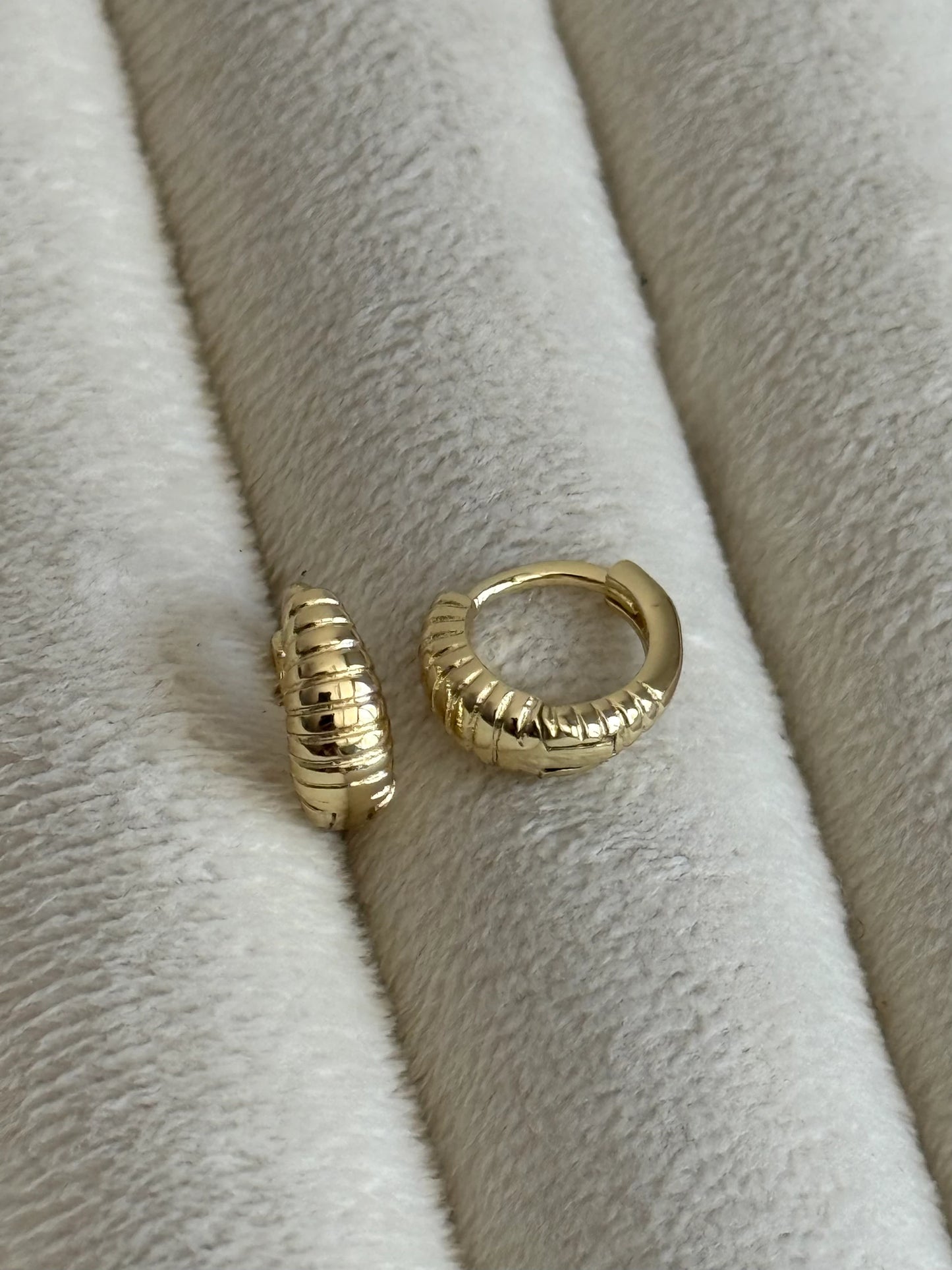 Gold Rengi Çizgili Minimal Halka Kadın Küpe