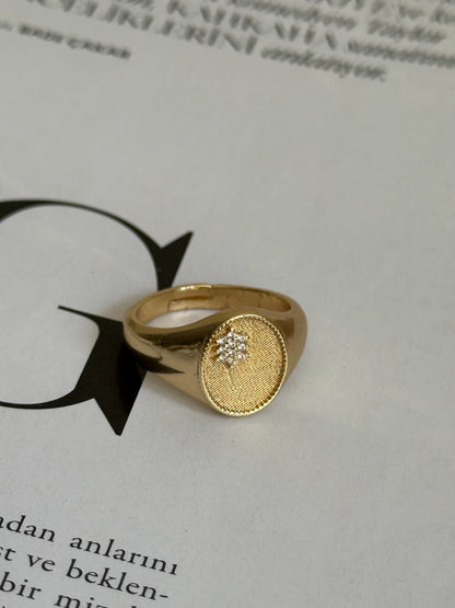 Gold Rengi Oval Form Kadın Yüzük