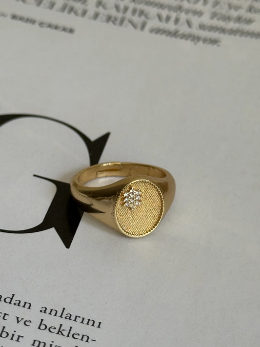 Gold Rengi Oval Form Kadın Yüzük