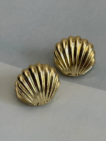 Gold Rengi İstiridye Model Kadın Küpe