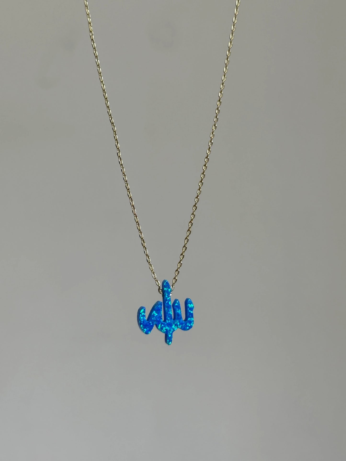 Gold Rengi Zincirli Opal Taşlı 'Allah' Yazılı Kadın Kolye