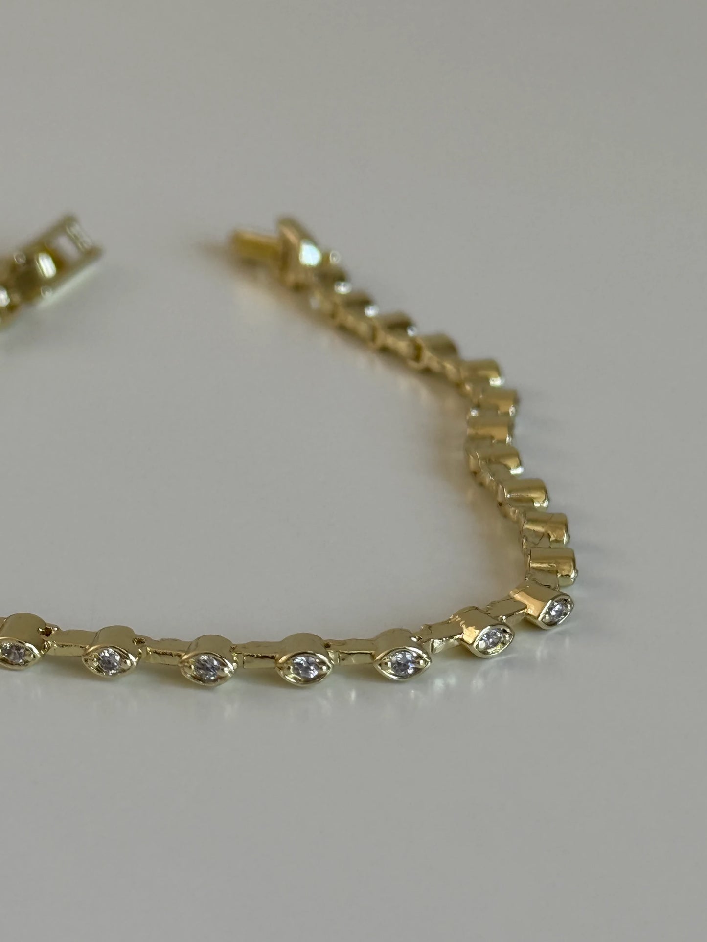 Gold Rengi Sıralı Damla Model Kadın Bileklik