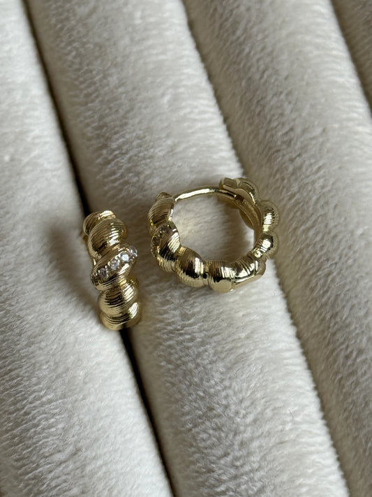 Gold Rengi Burgu Model Kadın Küpe