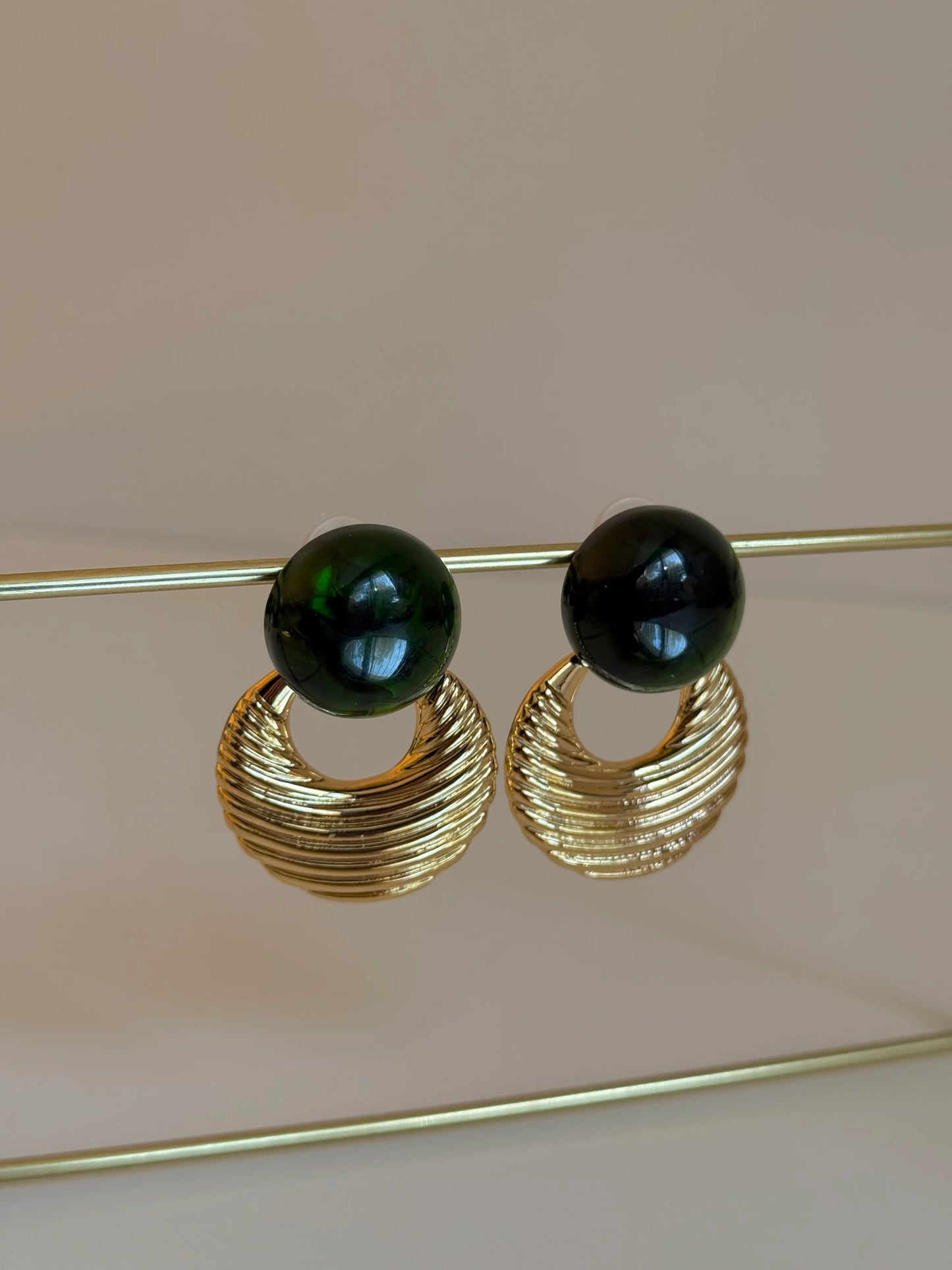 Gold Rengi Renkli Taşlı Kadın Küpe