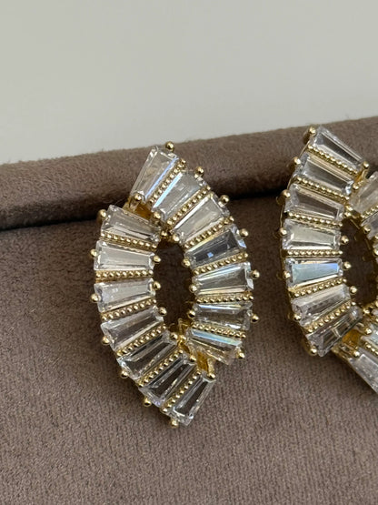 Gold Rengi İki Sıra Baget Taşlı Kadın Küpe
