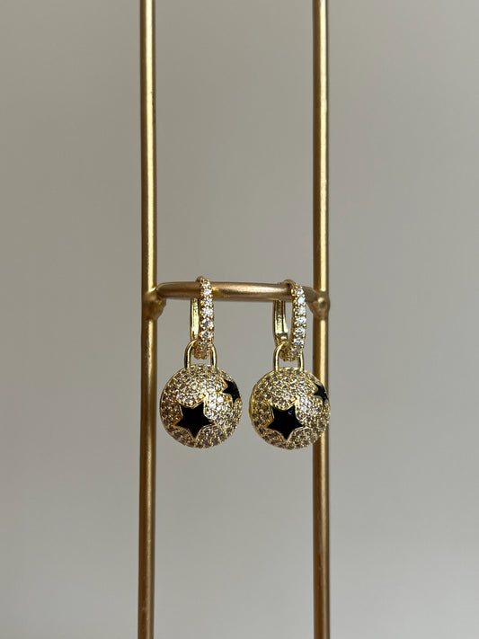 Gold Renkli Zirkon Taşlı Yıldız Desenli Top Sallantılı Kadın Küpe