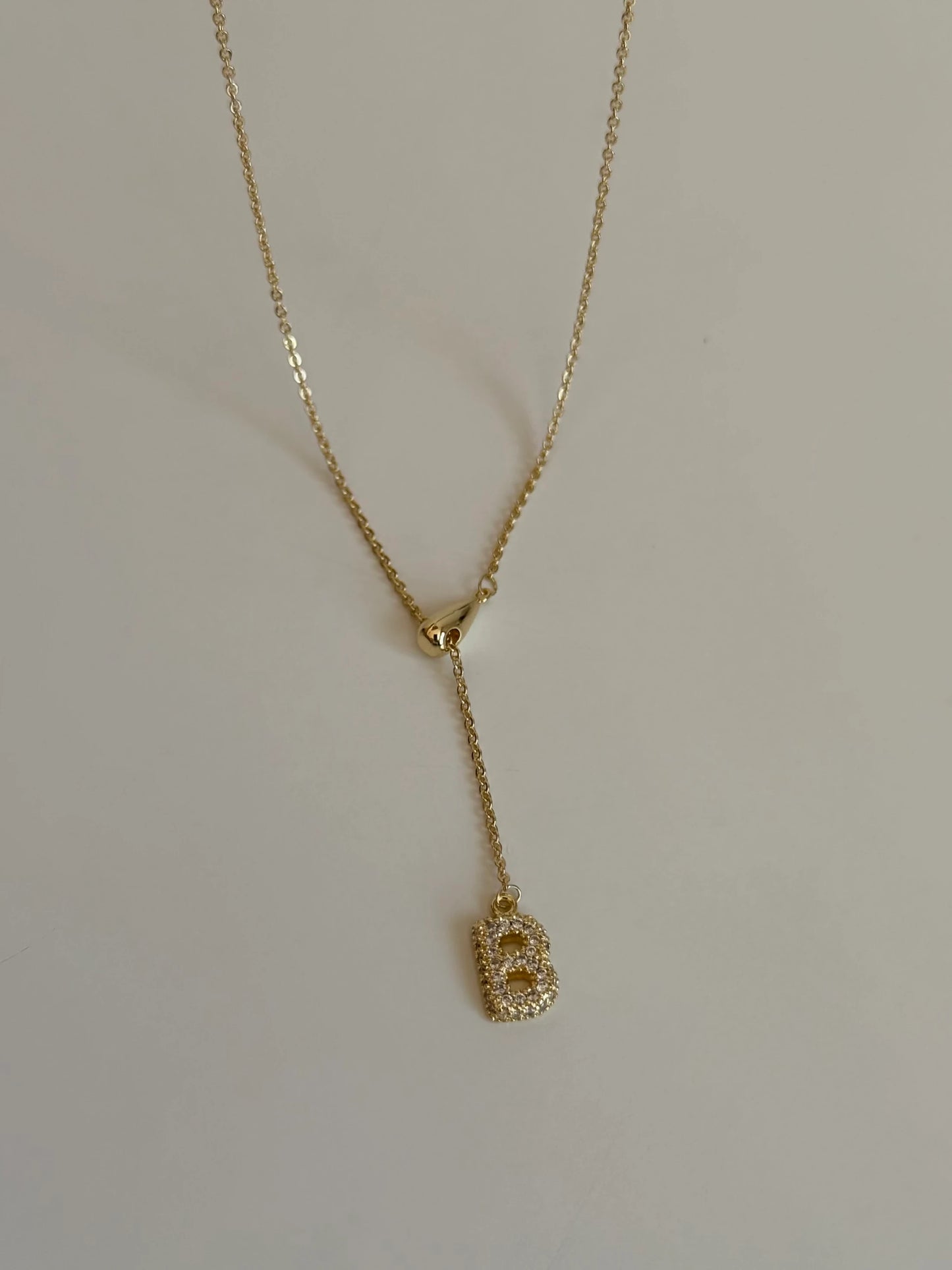 Gold Rengi Damla Detay Asansörlü Harf Kadın Kolye