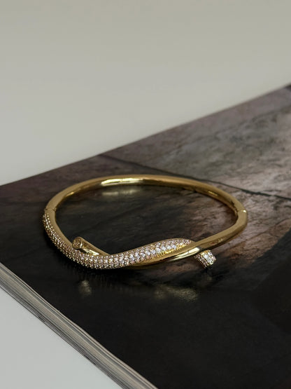Gold Rengi Zirkon Taşlı Sarmal Model Kadın Kelepçe Bileklik