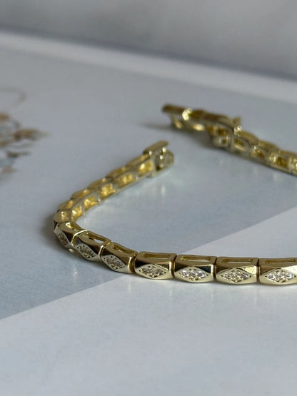 Gold Rengi Sıralı Baklava Desenli Kadın Bileklik
