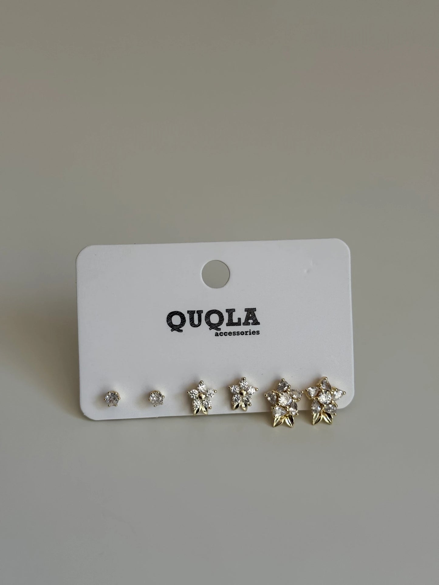 Gold Rengi Çiçekli Set Küpe