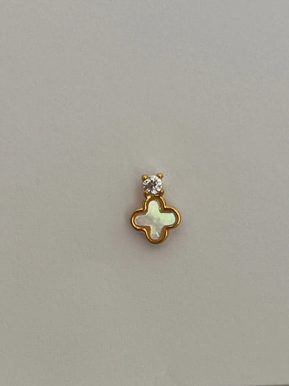 Zirkon Taşlı Yonca Detaylı Gold Rengi Piercing