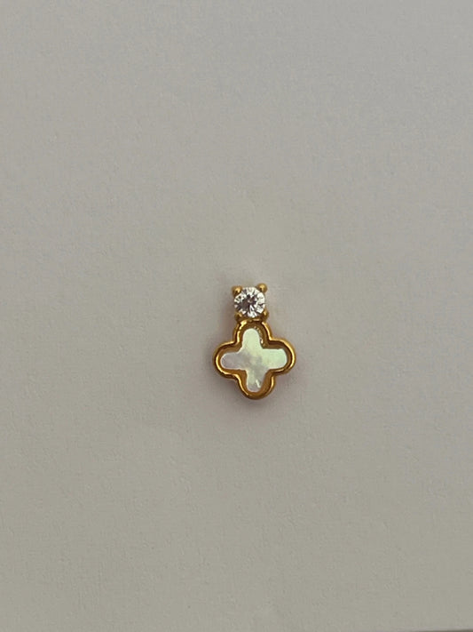 Zirkon Taşlı Yonca Detaylı Gold Rengi Piercing