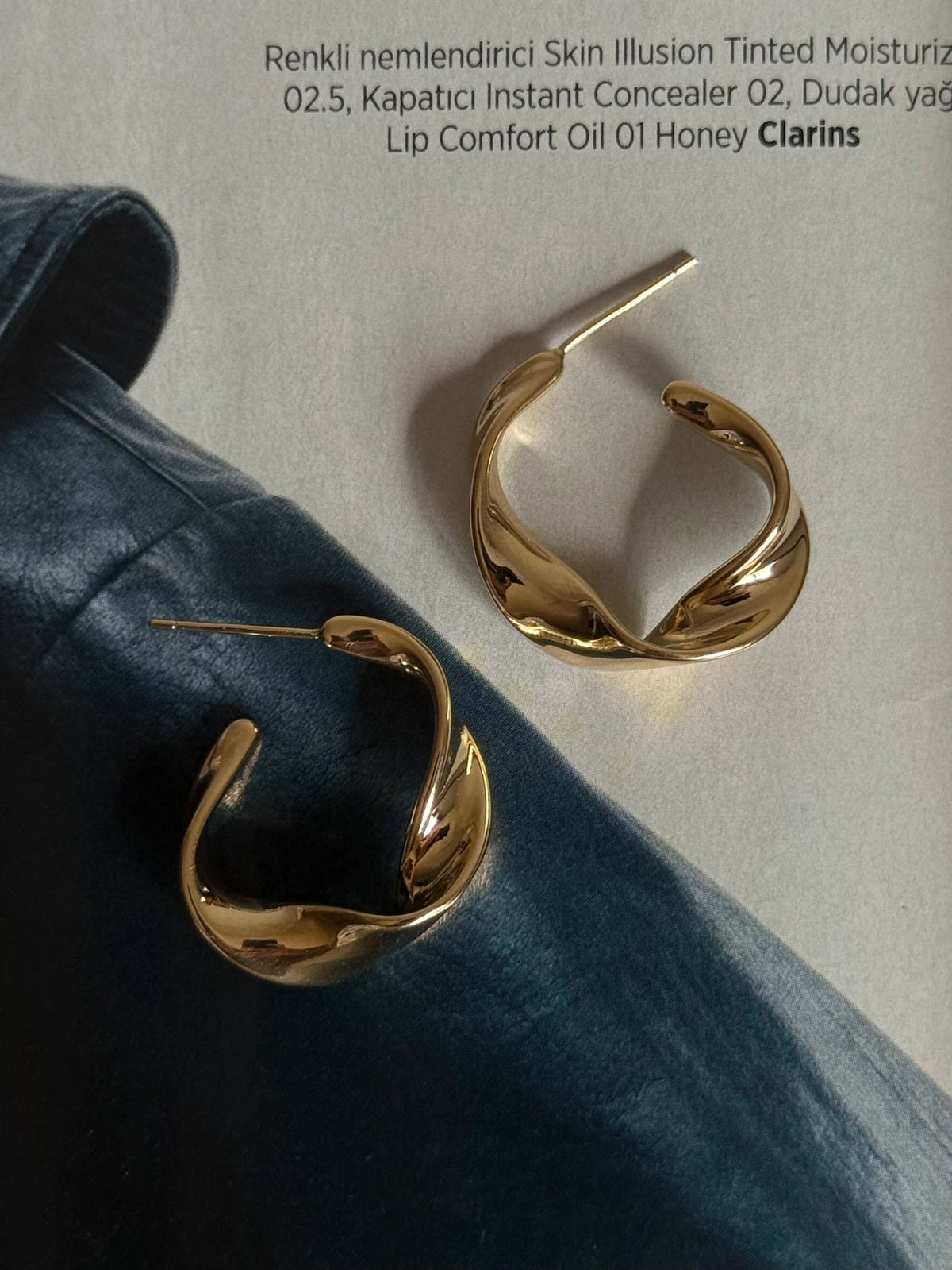 Gold Rengi Burgu Model Halka Kadın Küpe