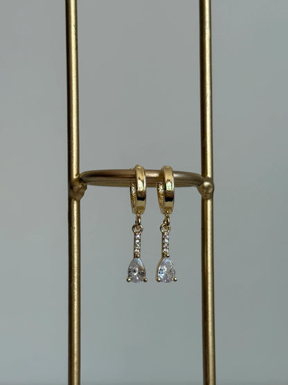 Gold Rengi Damla Taş Sallantılı Kadın Küpe