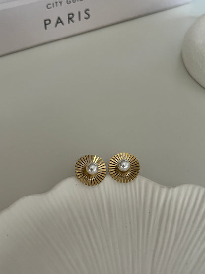 Gold Rengi İnci Detaylı Yuvarlak Kadın Küpe