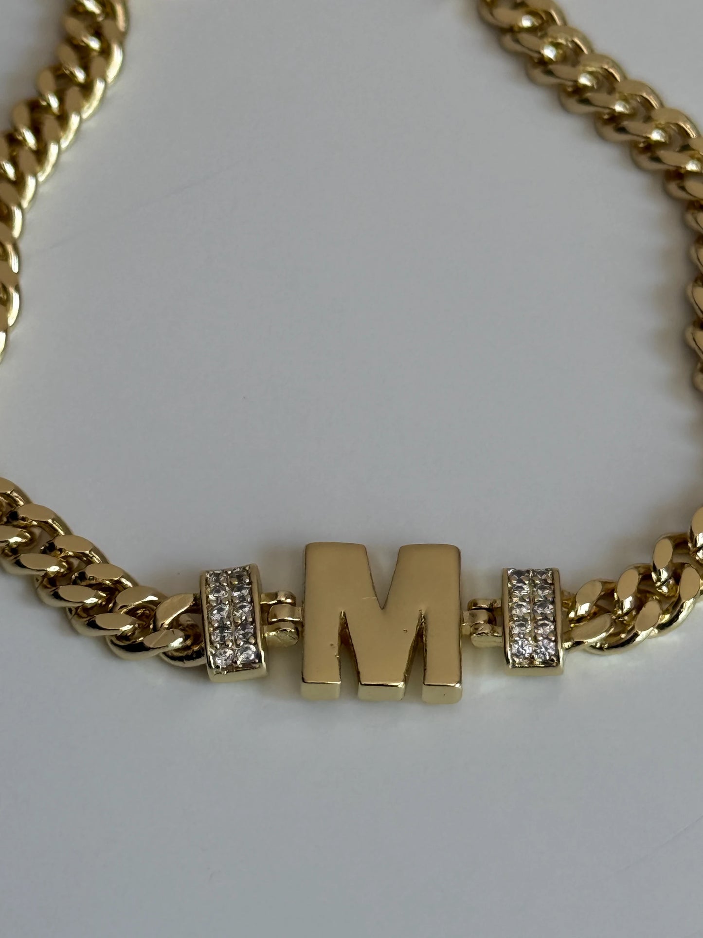 Gold Rengi Zincir Model Harfli Kadın Bileklik