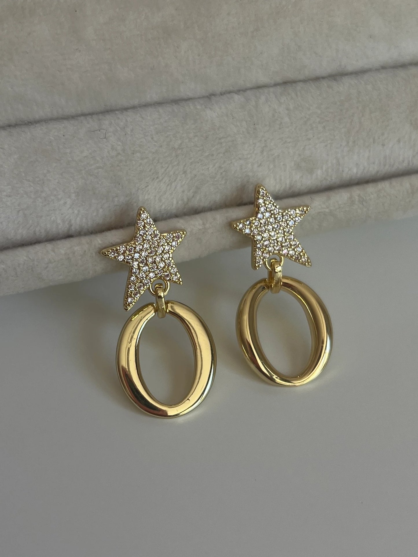 Gold Rengi Yıldız Zirkon Taşlı Yuvarlak Sallantılı Kadın Küpe