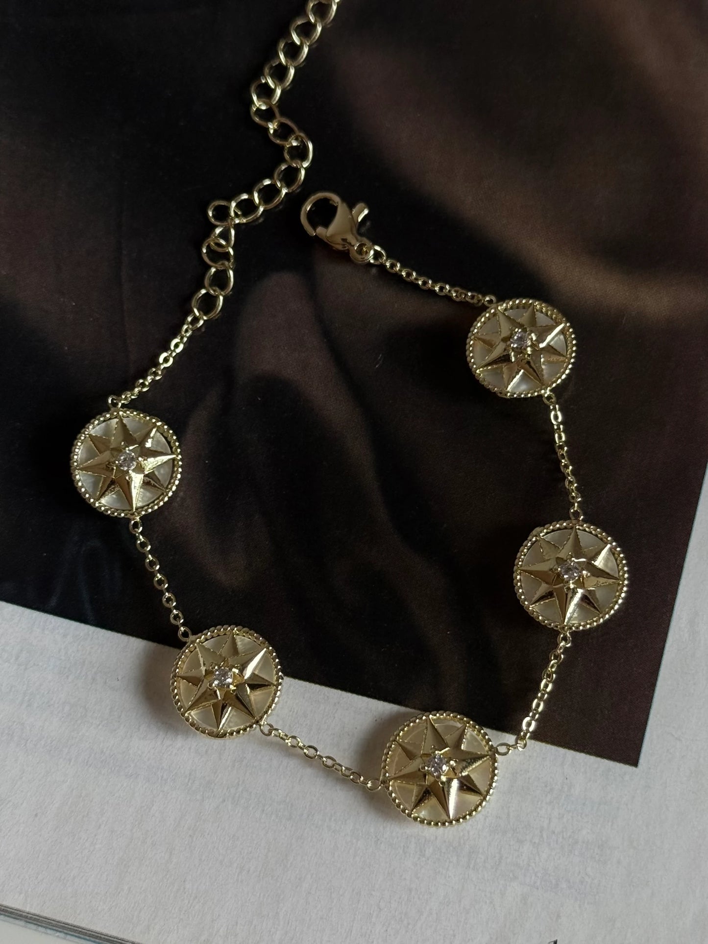 Gold Rengi Sıralı Yuvarlak Kutup Yıldızı Model Kadın Bileklik