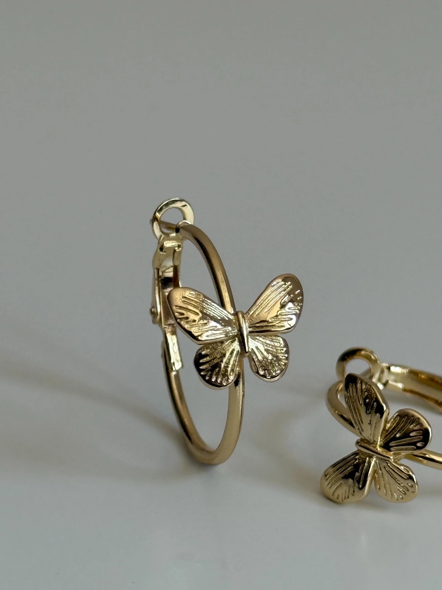 Gold Rengi Kelebek Model Halka Kadın Küpe