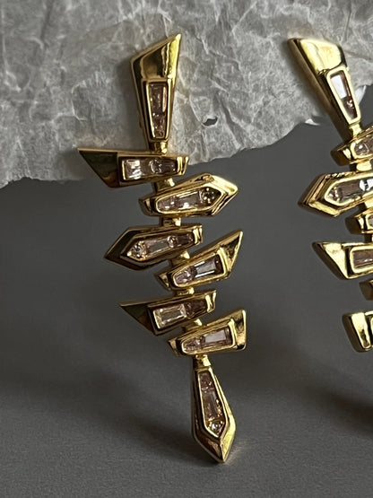 Gold Rengi Baget Zirkon Taş Detaylı Kadın Küpe