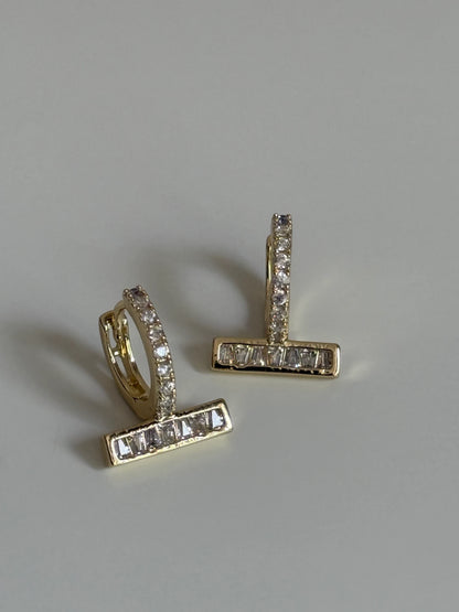 Gold Rengi T Model Kadın Küpe