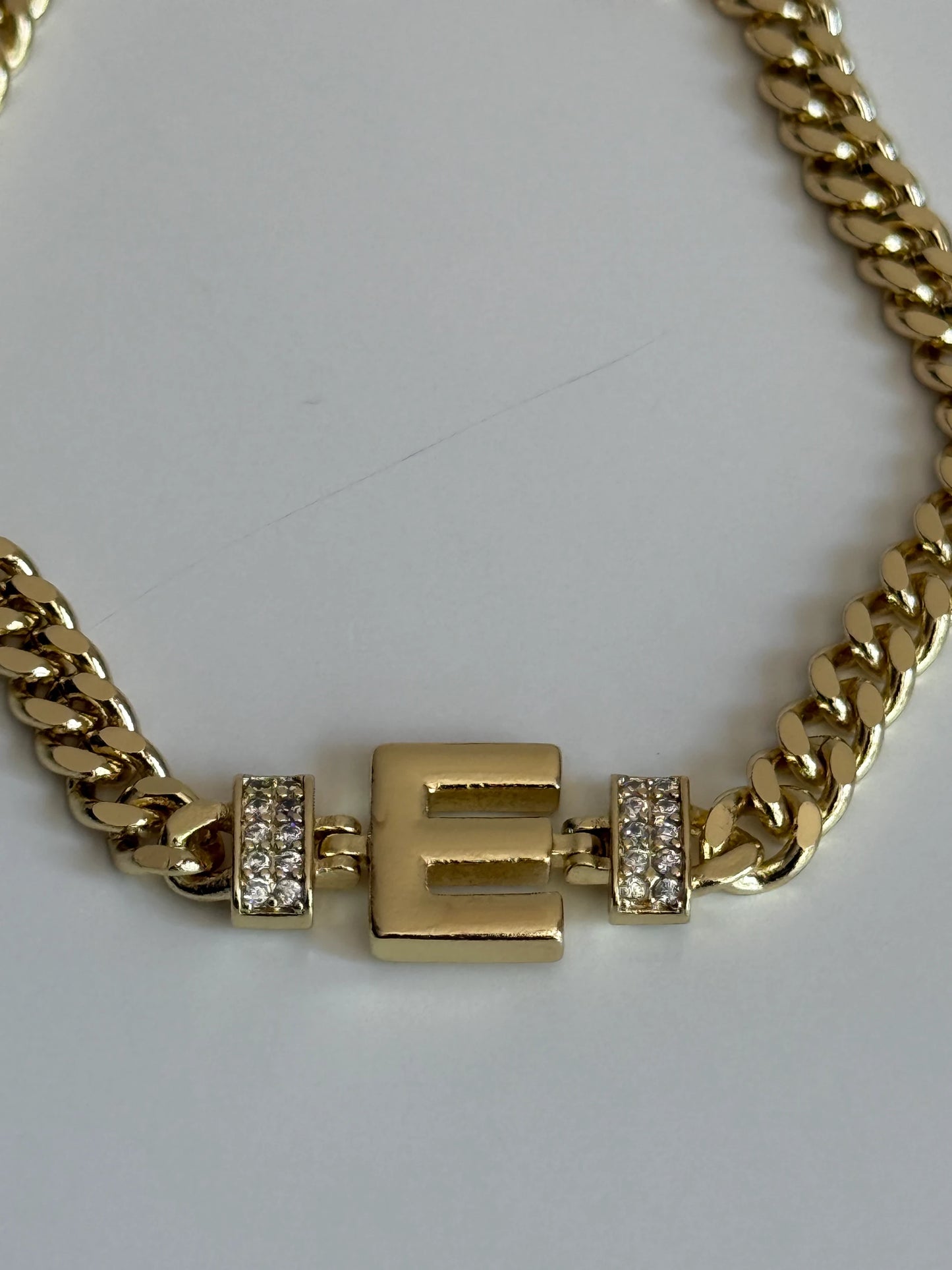 Gold Rengi Zincir Model Harfli Kadın Bileklik
