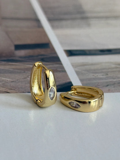 Gold Rengi Gömülü Damla Taşlı Kadın Küpe