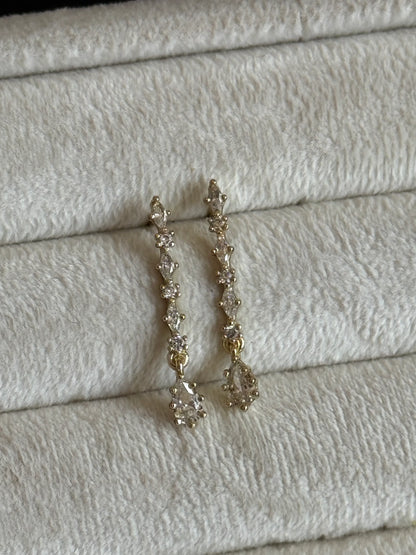 Gold Rengi Zirkon Taş Sallantılı Xupıng Kadın Küpe