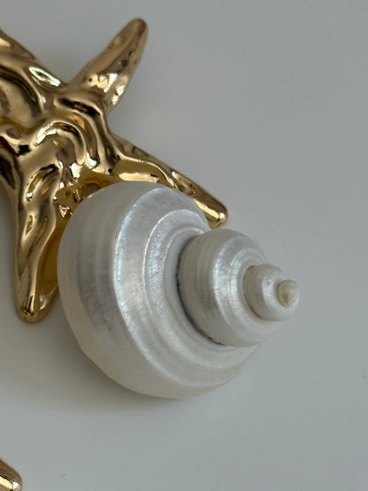 Gold Rengi Yıldızlı Deniz Kabuğu Model Kadın Küpe