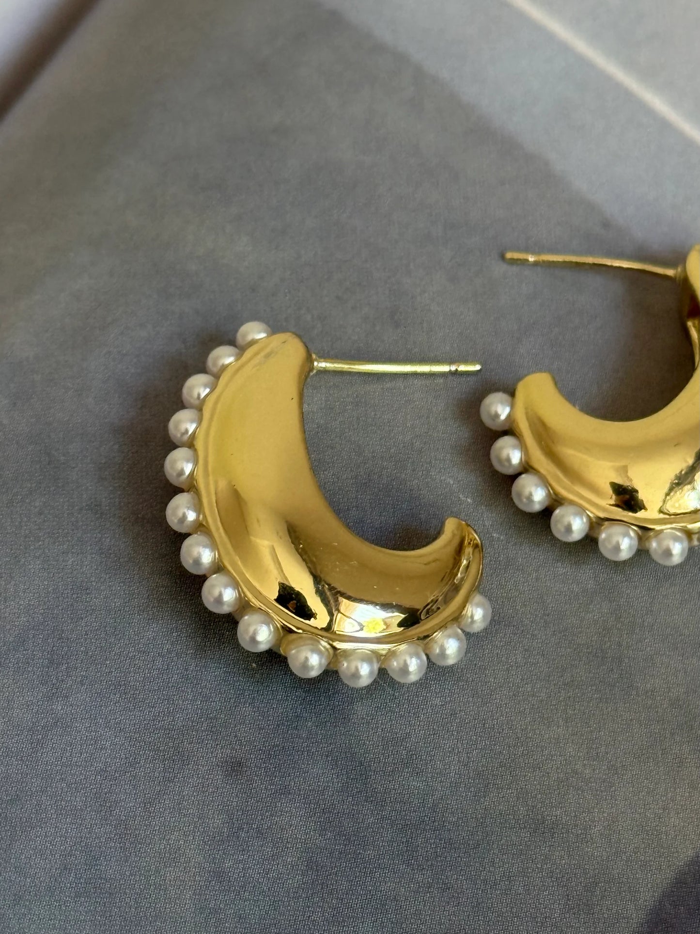 Gold Rengi İnci Detaylı Kadın Küpe